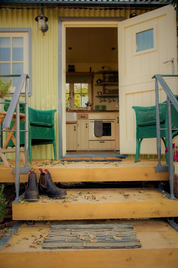 The Abberton Shepherds Hut Ившем Экстерьер фото